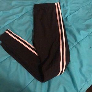 No boundary black leggings with white stripes